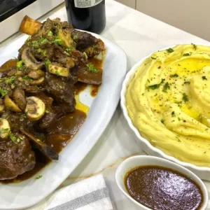 How to Cook Braised Beef Short Ribs in Red Wine